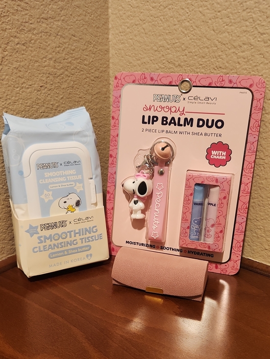 Peanuts Other - Peanuts Snoopy Lip Balm, Cleansing Wipes & Jewelry Travel Case